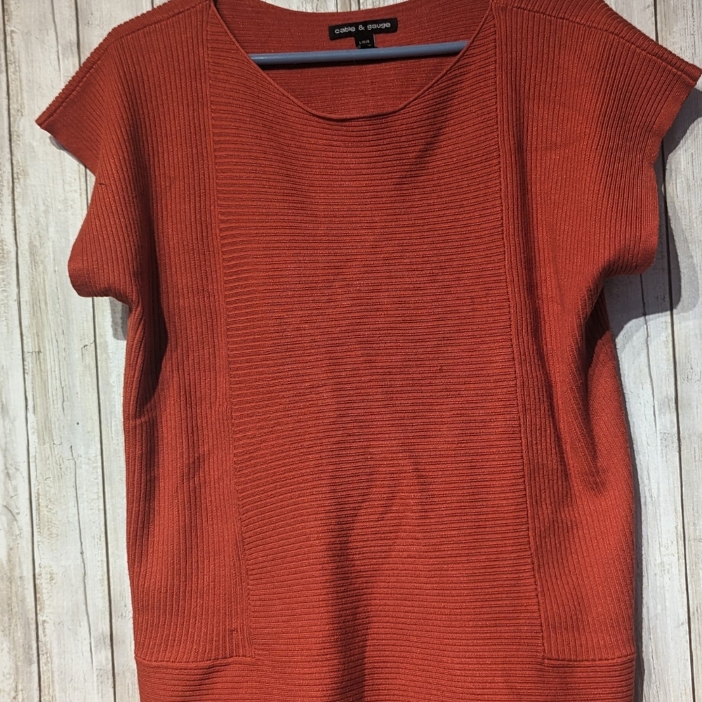 Cable & Gauge knit top size large. Burnt orange color.